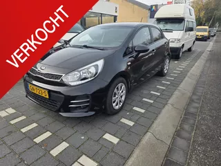 Kia Rio 1.2 CVVT DynamicLine 5 deurs, airco, cruise control, navigatie, achteruitrij camera, slechts 58000 km gelopen