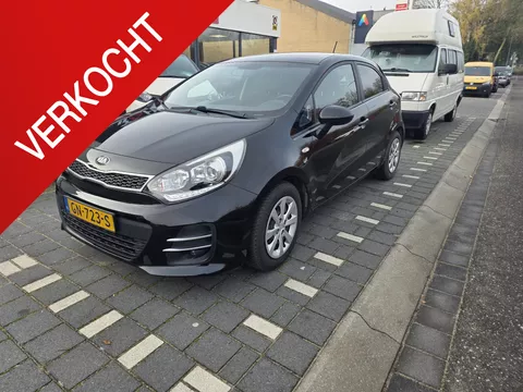 Kia Rio 1.2 CVVT DynamicLine 5 deurs, airco, cruise control, navigatie, achteruitrij camera, slechts 58000 km gelopen